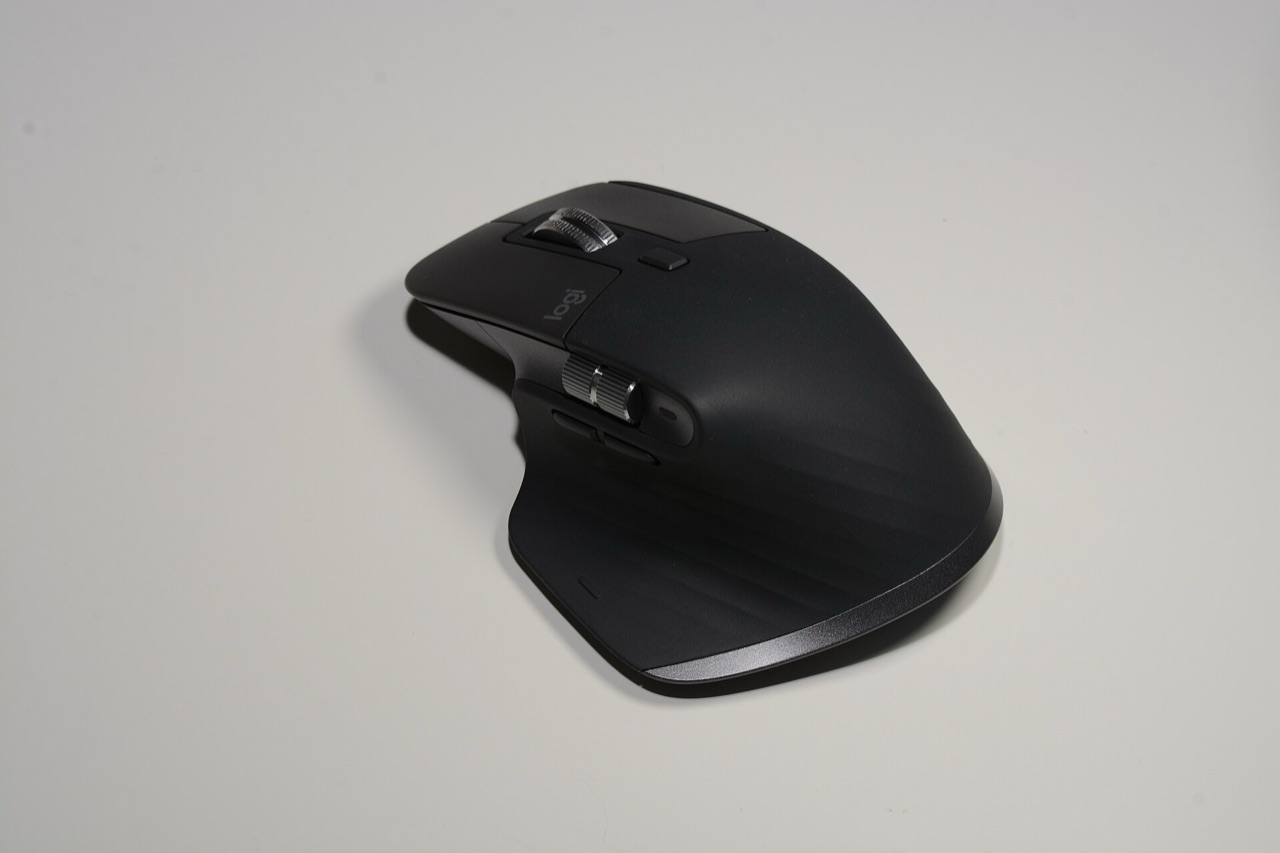 Chuột không dây Logitech MX Master 3S nhìn từ trên xuống